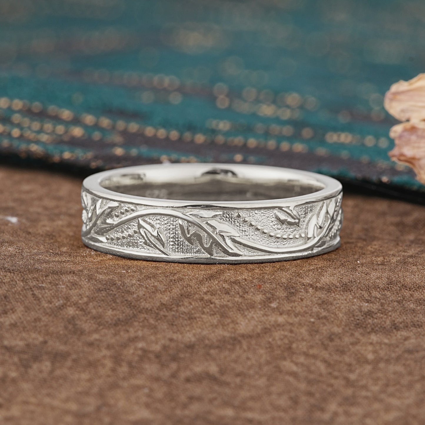 Vintage Vine Engraved Men's Wedding Band