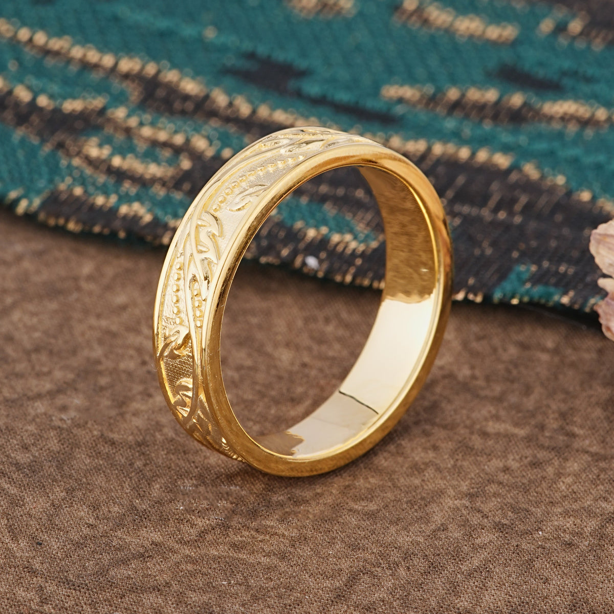 Vintage Vine Engraved Men's Wedding Band