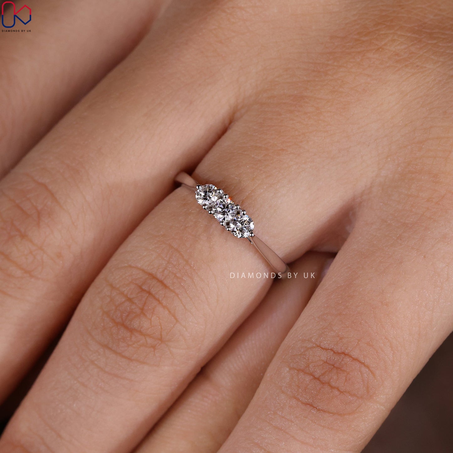 Round Diamond 3 Stone Band In White Gold