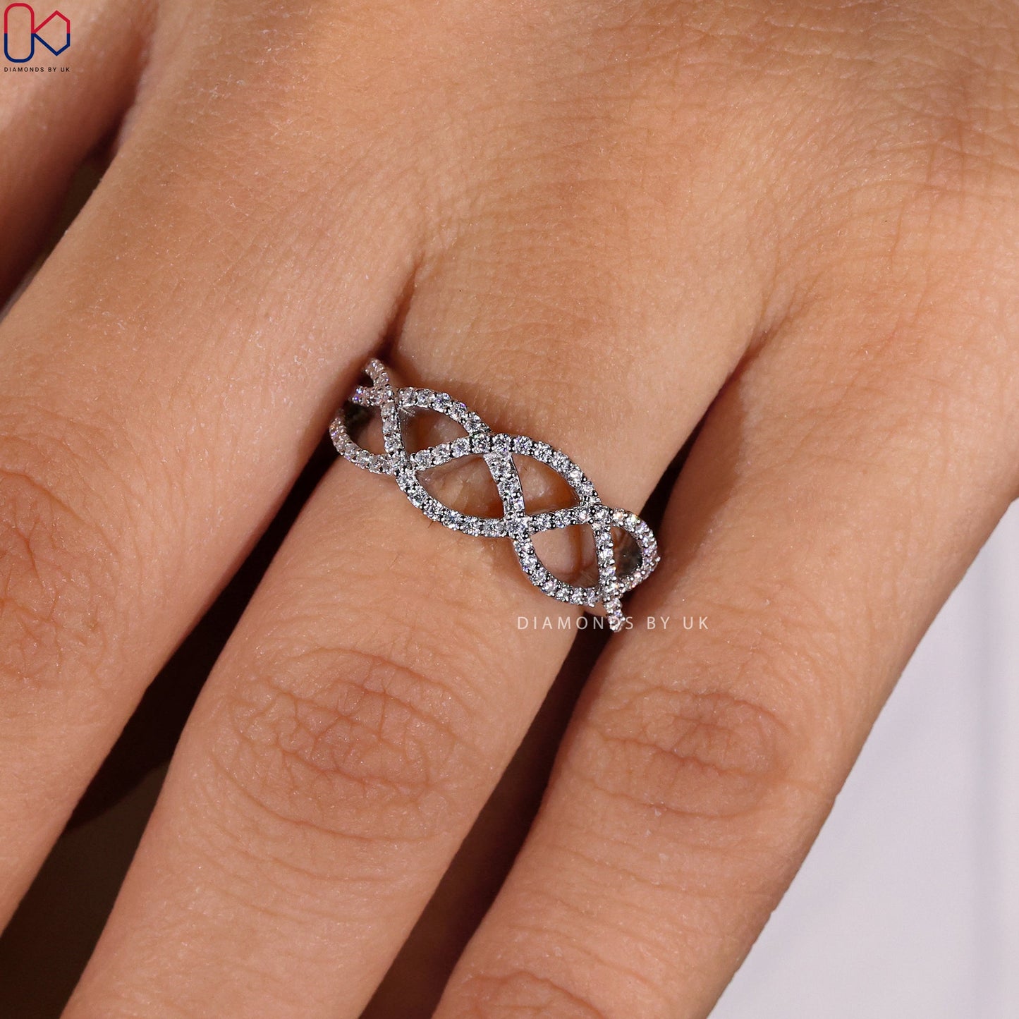 Round Diamond Wave Wedding Band