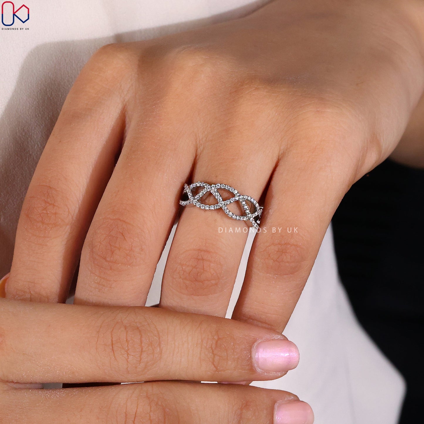 Round Diamond Wave Wedding Band