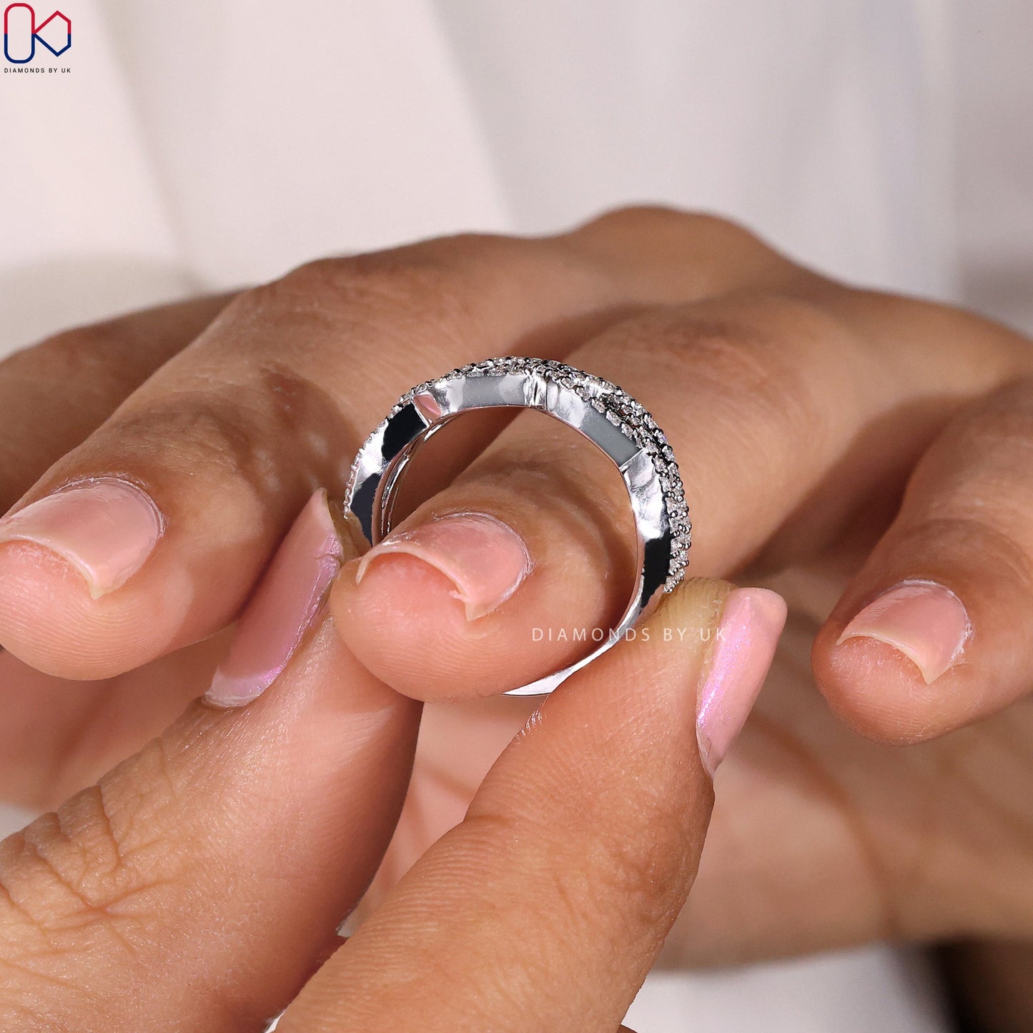 Round Diamond Wave Wedding Band