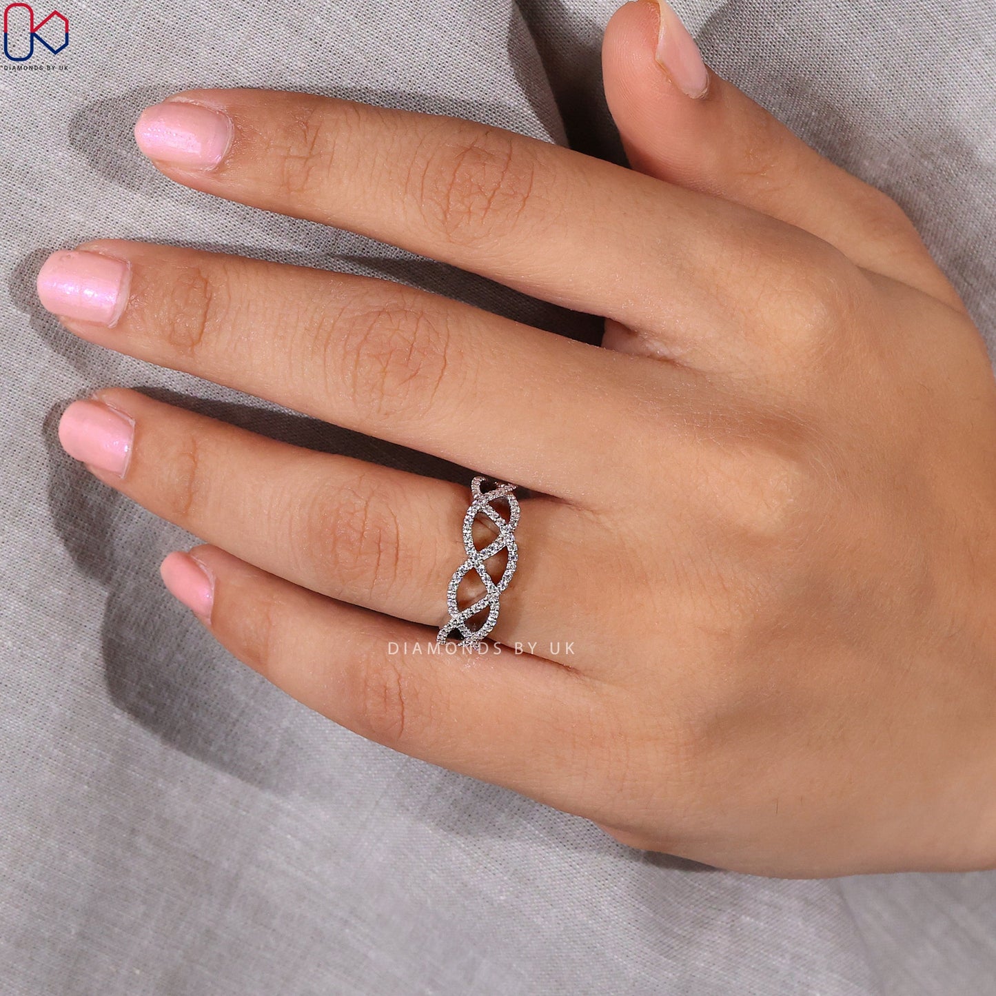 Round Diamond Wave Wedding Band