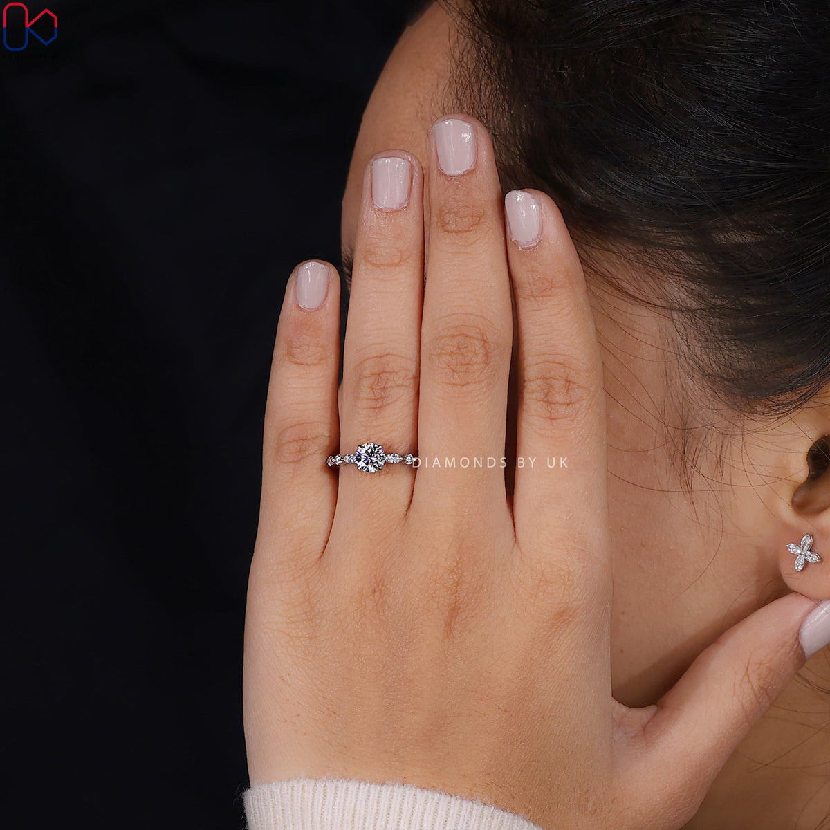 Round Diamond Engagement Ring In White Gold