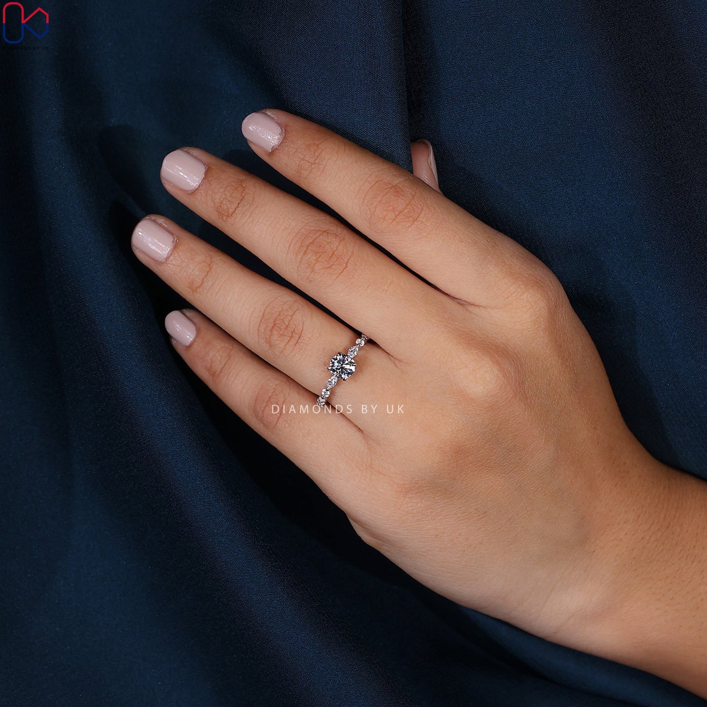 Round Diamond Engagement Ring In White Gold