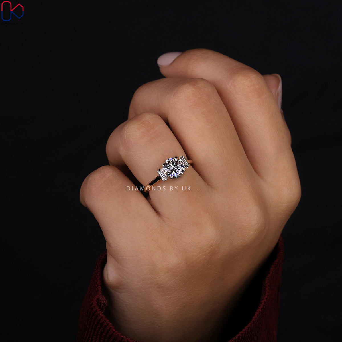 Round Cut 3 Stone Diamond Engagement Ring