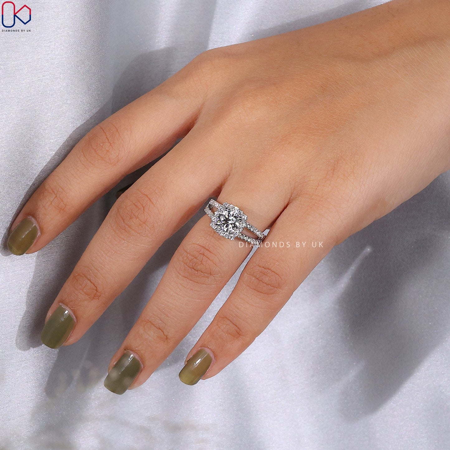 Round Diamond Engagement Ring With Halo Setting