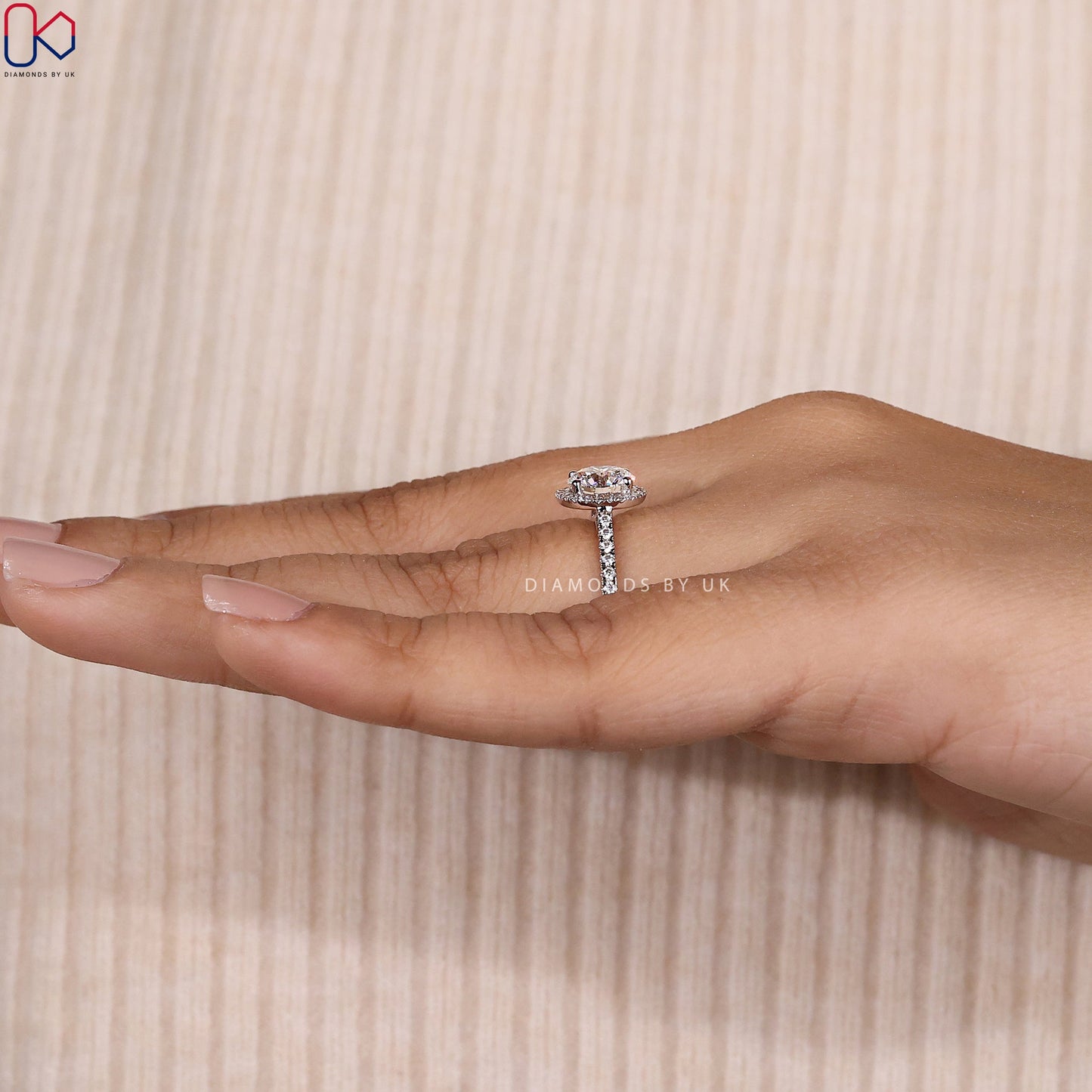 Round Diamond White Gold Engagement Ring
