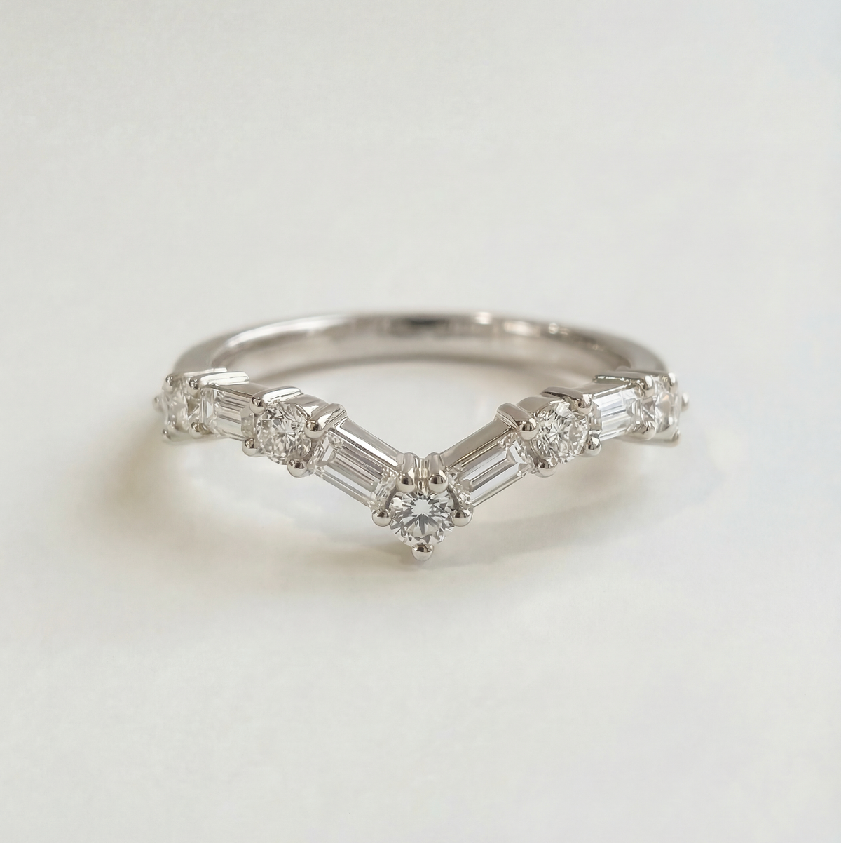 The Small V Ring | Mixed Cut | Lab-Grown Diamond