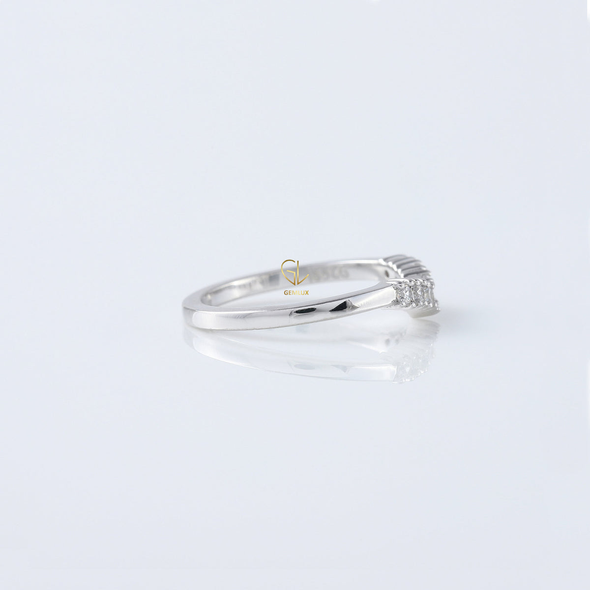 Seven Stone Round Cut Lab Grown Curved Wedding Ring