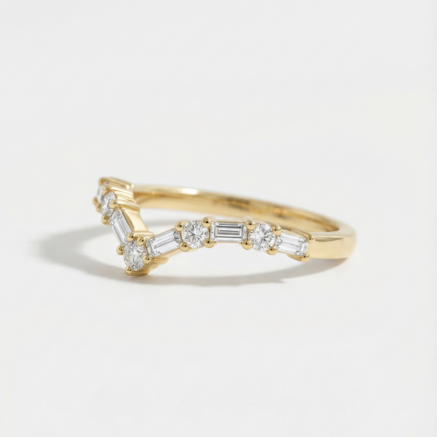 The Small V Ring | Mixed Cut | Lab-Grown Diamond