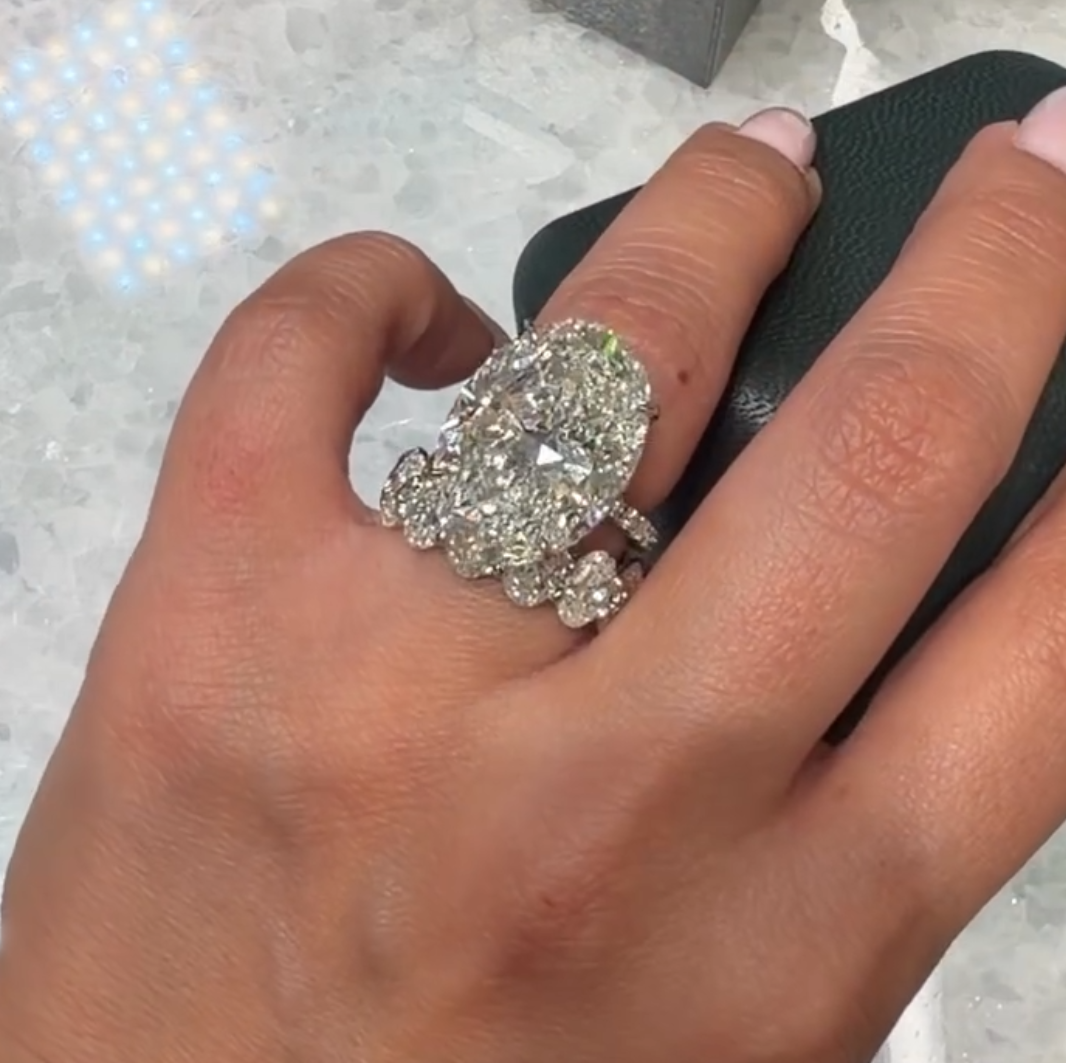 Breathtaking Oval Cut 13.0ct Bridal Ring Set In Sterling Silver