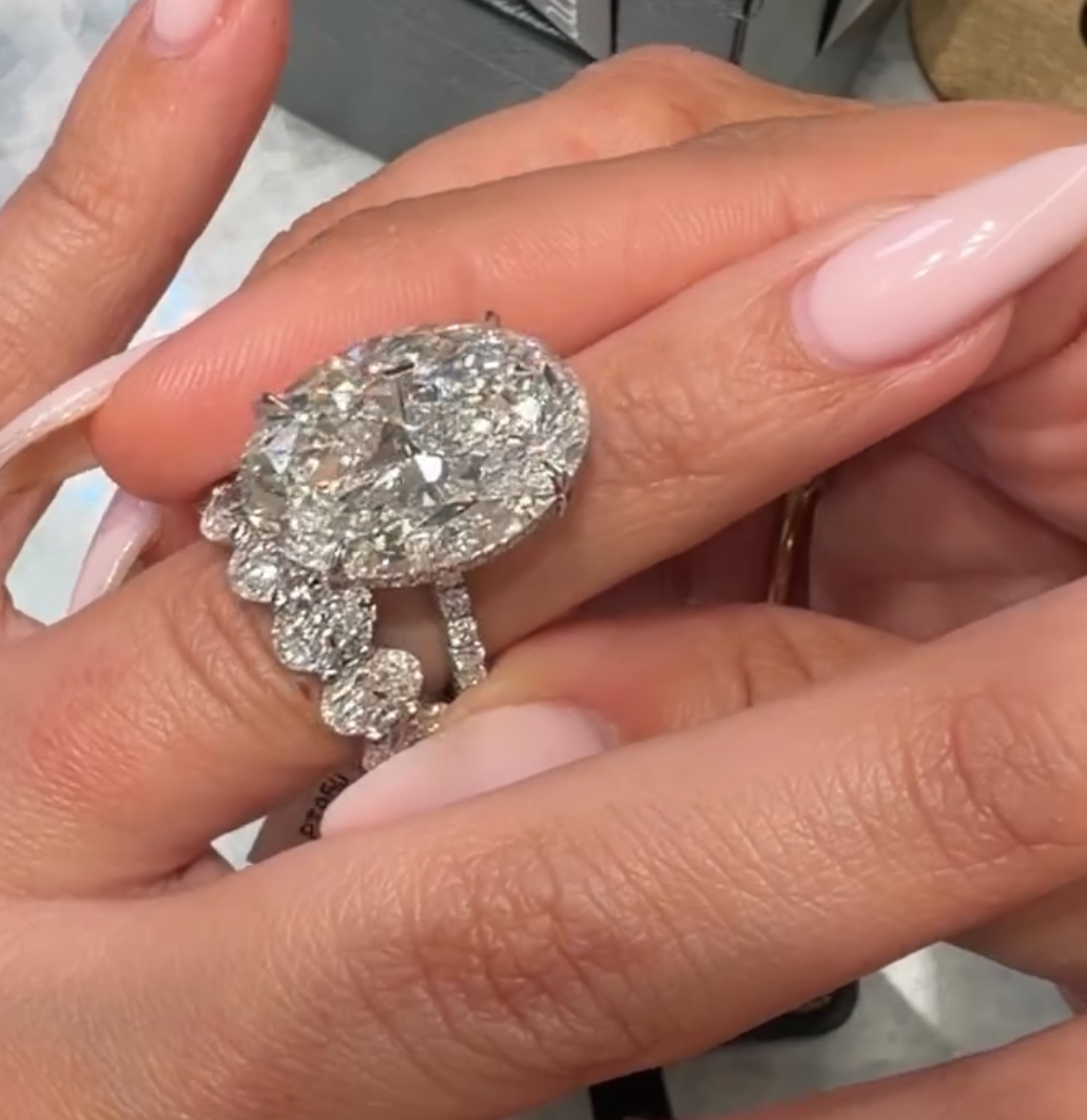 Breathtaking Oval Cut 13.0ct Bridal Ring Set In Sterling Silver