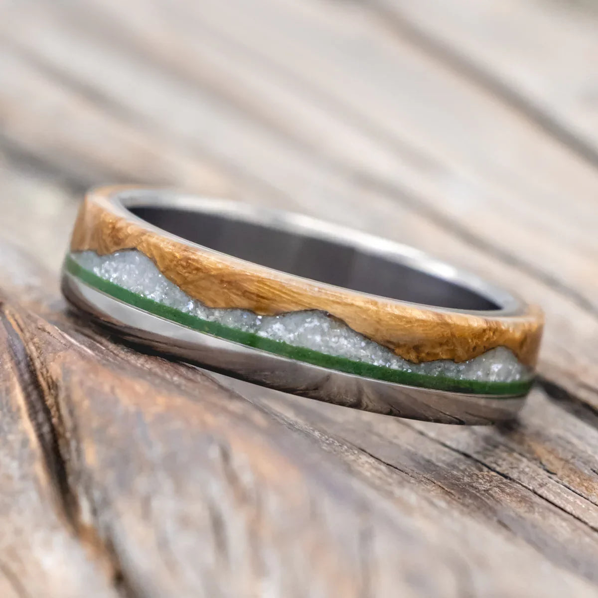"Ezra" - Whiskey Barrel Oak With Diamond Dust & Moss Inlay Wedding Ring - Titanium (6mm) - Size 10 1/2