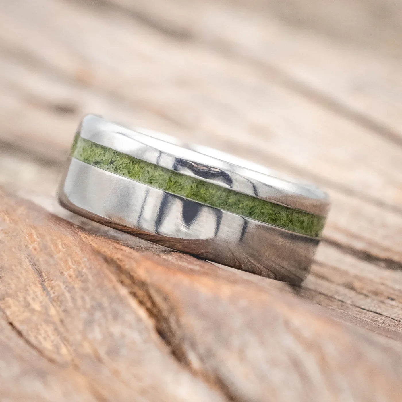 "Vertigo" - Wedding Band With Natural Moss Inlay - Titanium (8mm) - Size7 1/2