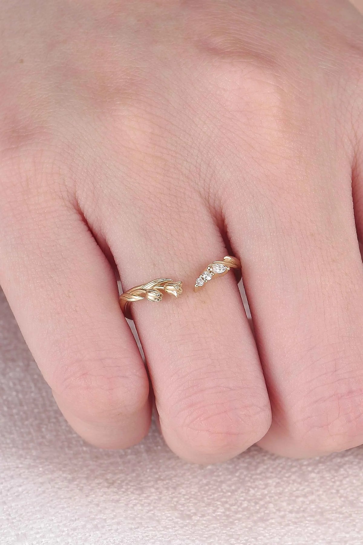 Tulip-Inspired Round Cut Moissanite Open Curved Ring