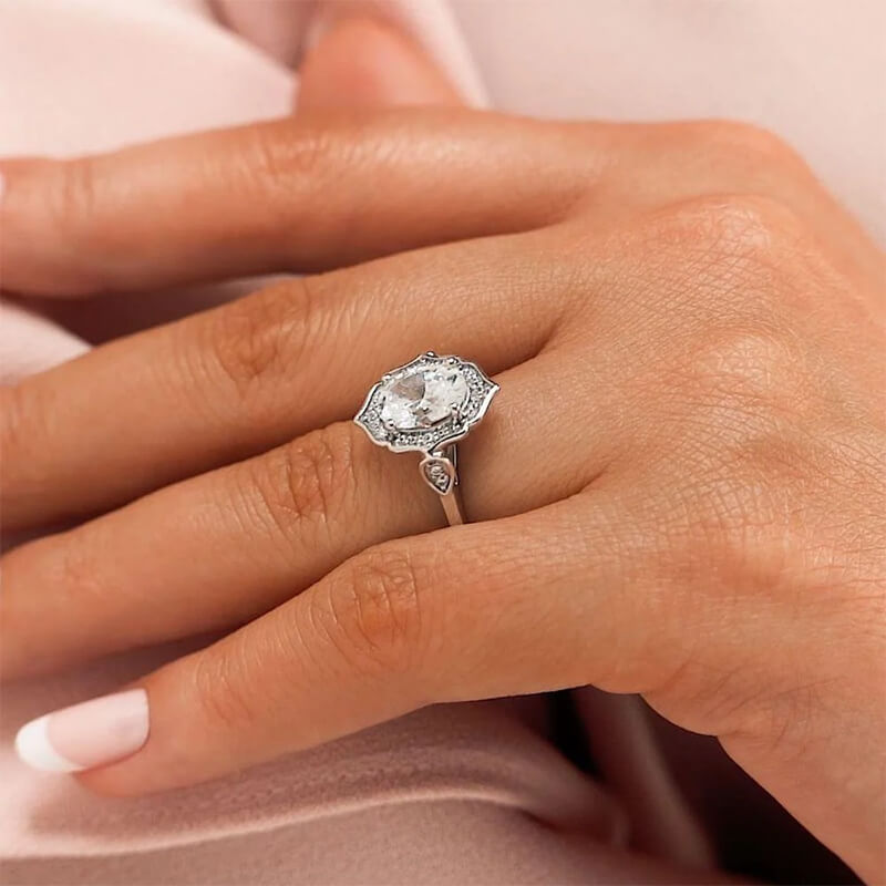 Vintage Halo Oval Cut Moissanite  Engagement Ring
