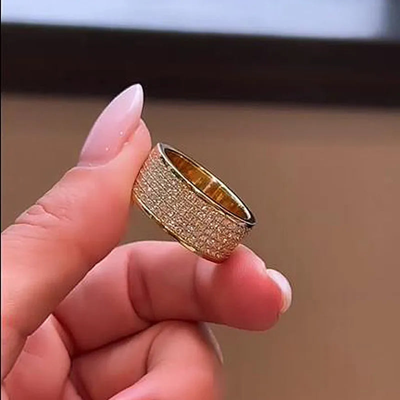 Lavish 925 Sterling Silver Round Cut Wedding Ring