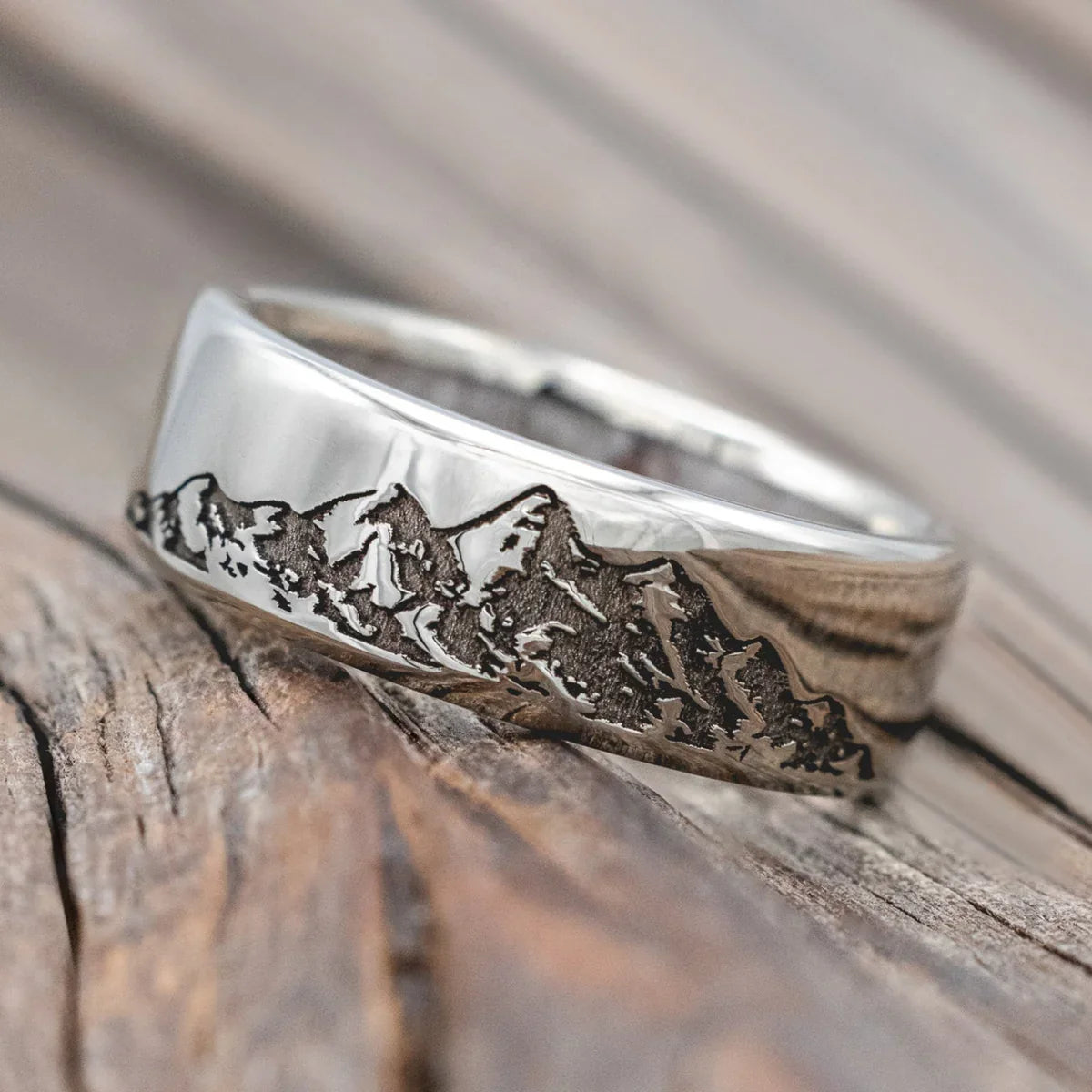 "Horizon" - Mountain Engraved Wedding Band with Antler Lining - 14K White Gold (8mm) - Size 7 1/4
