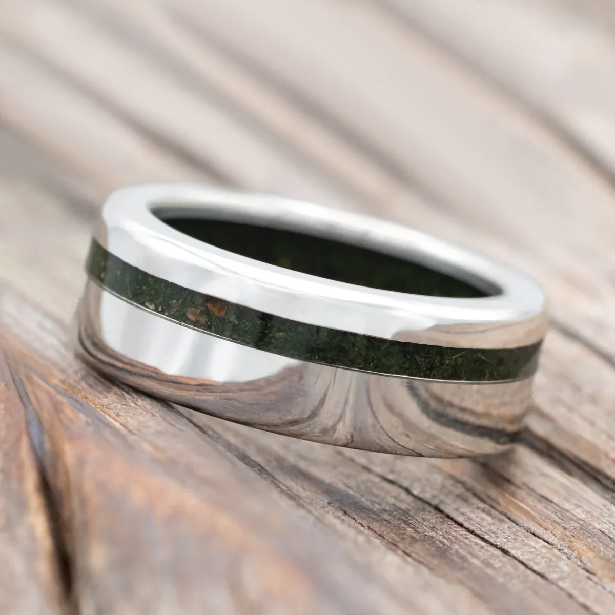 "Vertigo" - Moss Inlay & Lining Wedding Ring - Silver (8mm) - Size 8