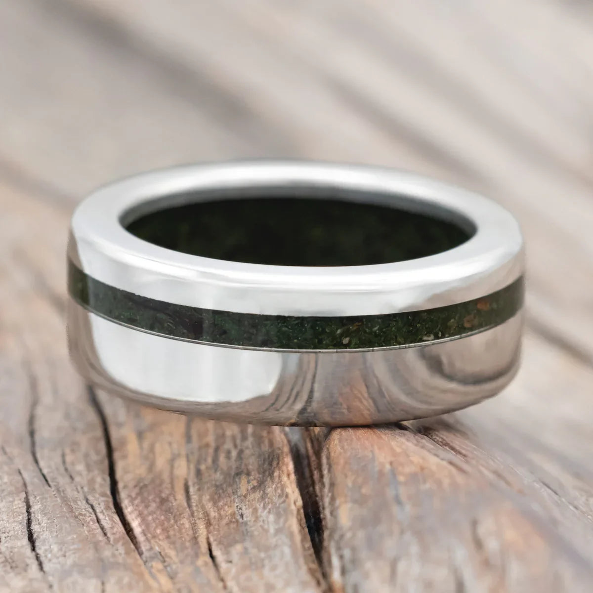 "Vertigo" - Moss Inlay & Lining Wedding Ring - Silver (8mm) - Size 8