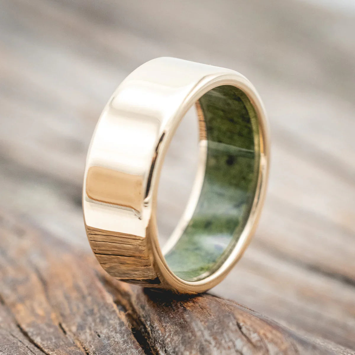 "Hyperion" - Crushed Moss Agate Lined Wedding Band - 14K Yellow Gold (8mm) - Size 11