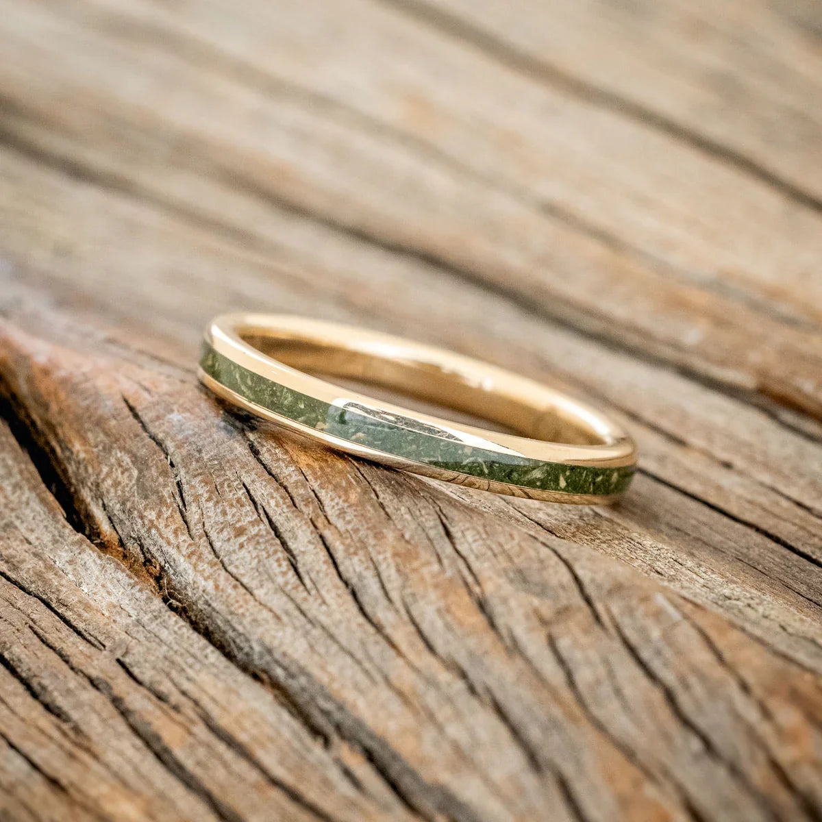 "Eterna" - Moss Inlay Stacking Band - 14K Yellow Gold (4mm) - Size 6