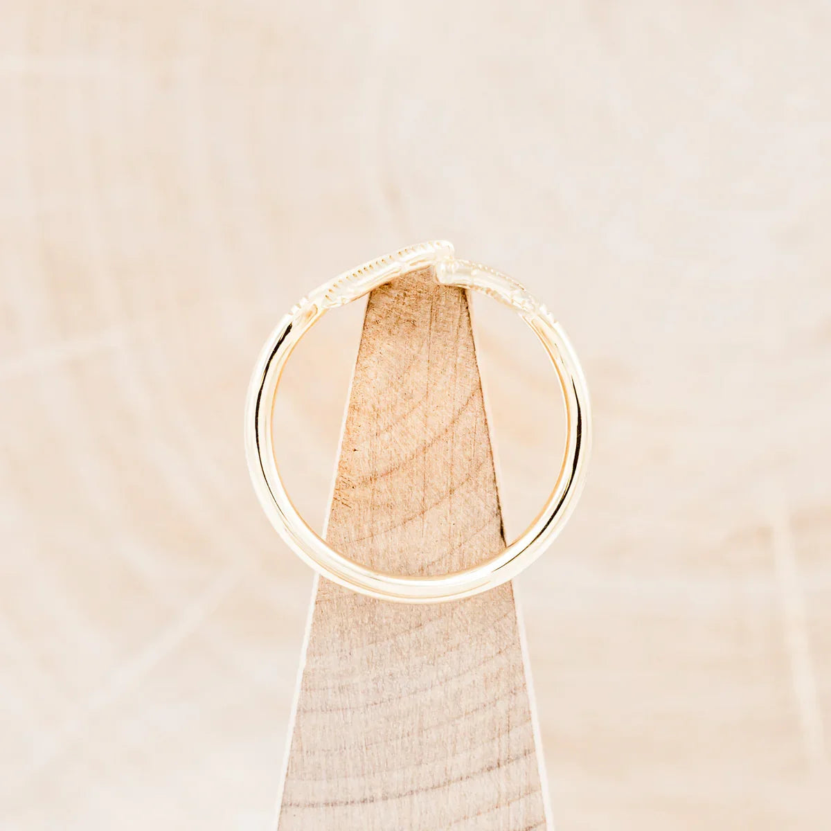"Fala" - Feather Accented Tracer Wedding Band - 14K Yellow Gold - Size 7
