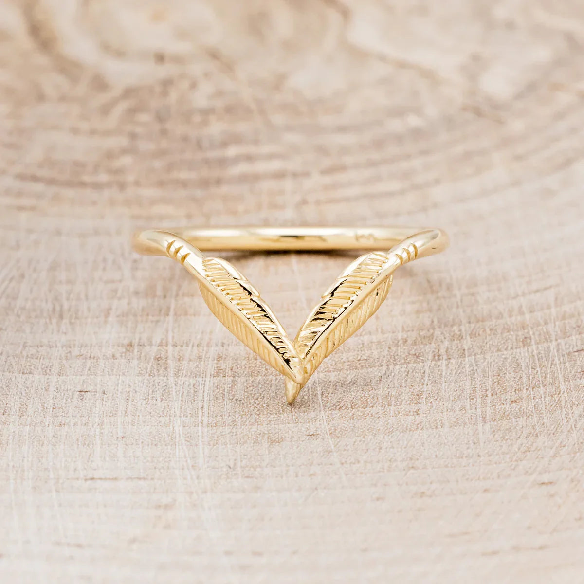 "Fala" - Feather Accented Tracer Wedding Band - 14K Yellow Gold - Size 7