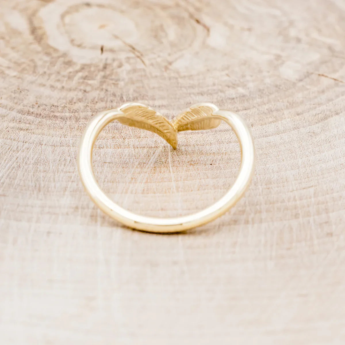 "Fala" - Feather Accented Tracer Wedding Band - 14K Yellow Gold - Size 7