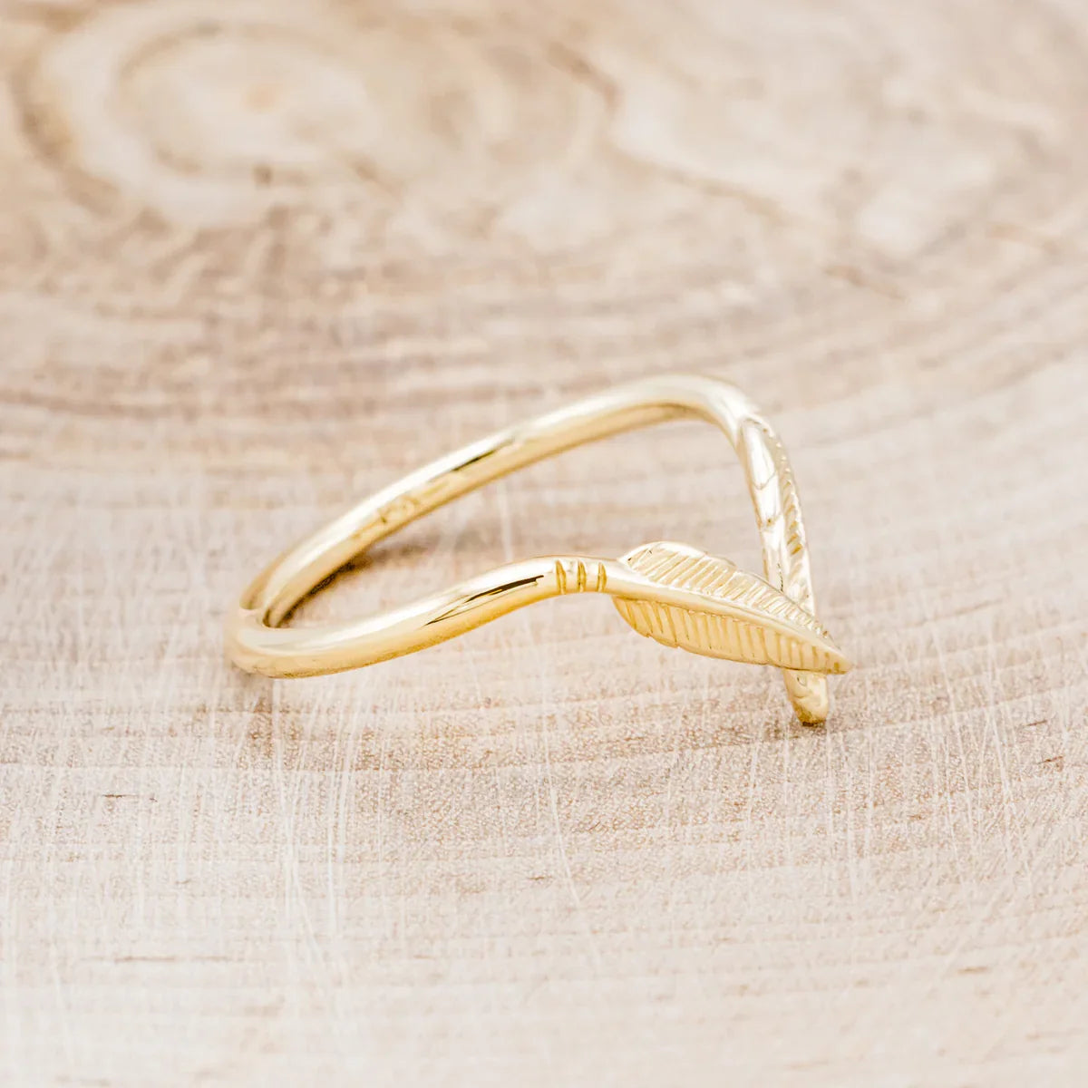 "Fala" - Feather Accented Tracer Wedding Band - 14K Yellow Gold - Size 7