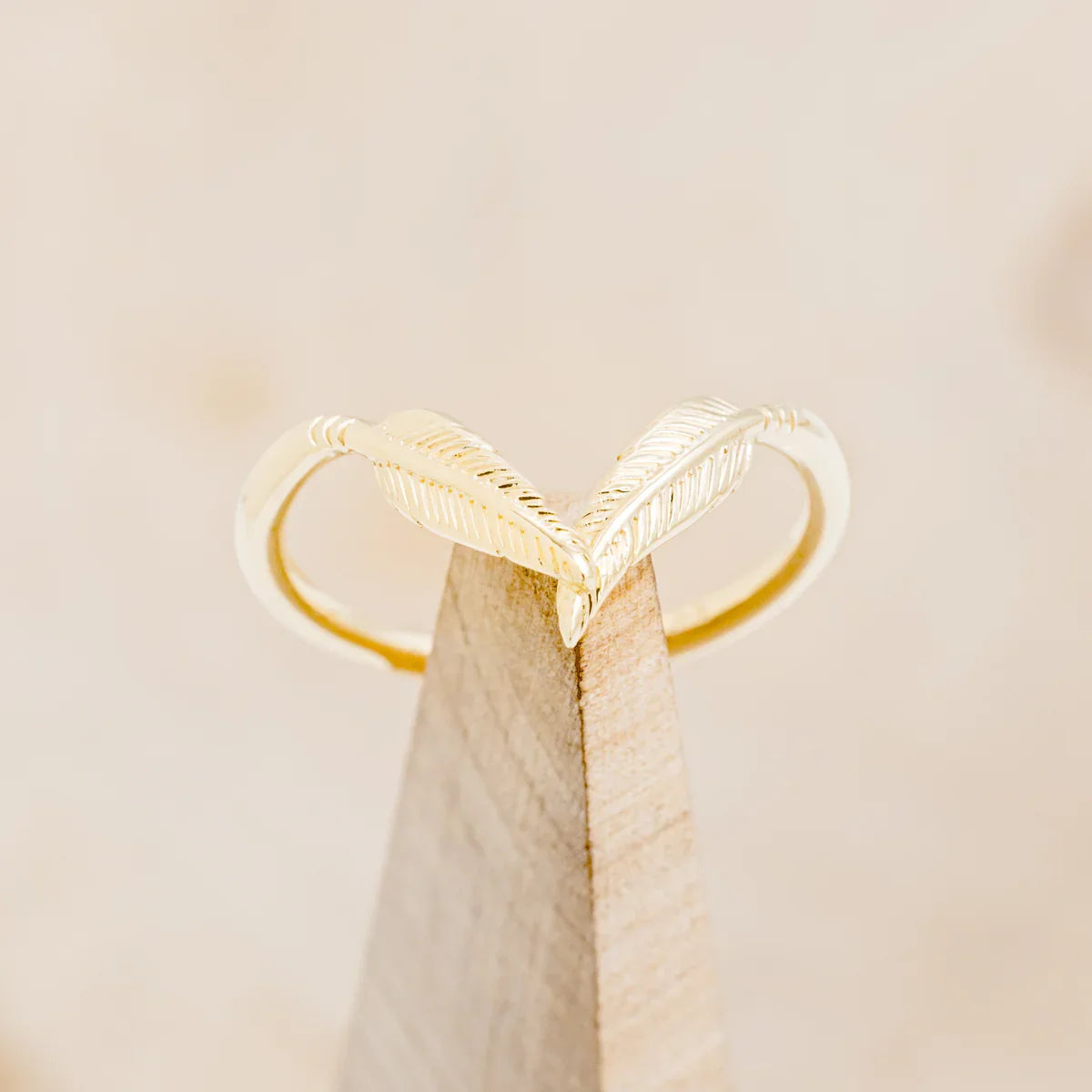"Fala" - Feather Accented Tracer Wedding Band - 14K Yellow Gold - Size 7