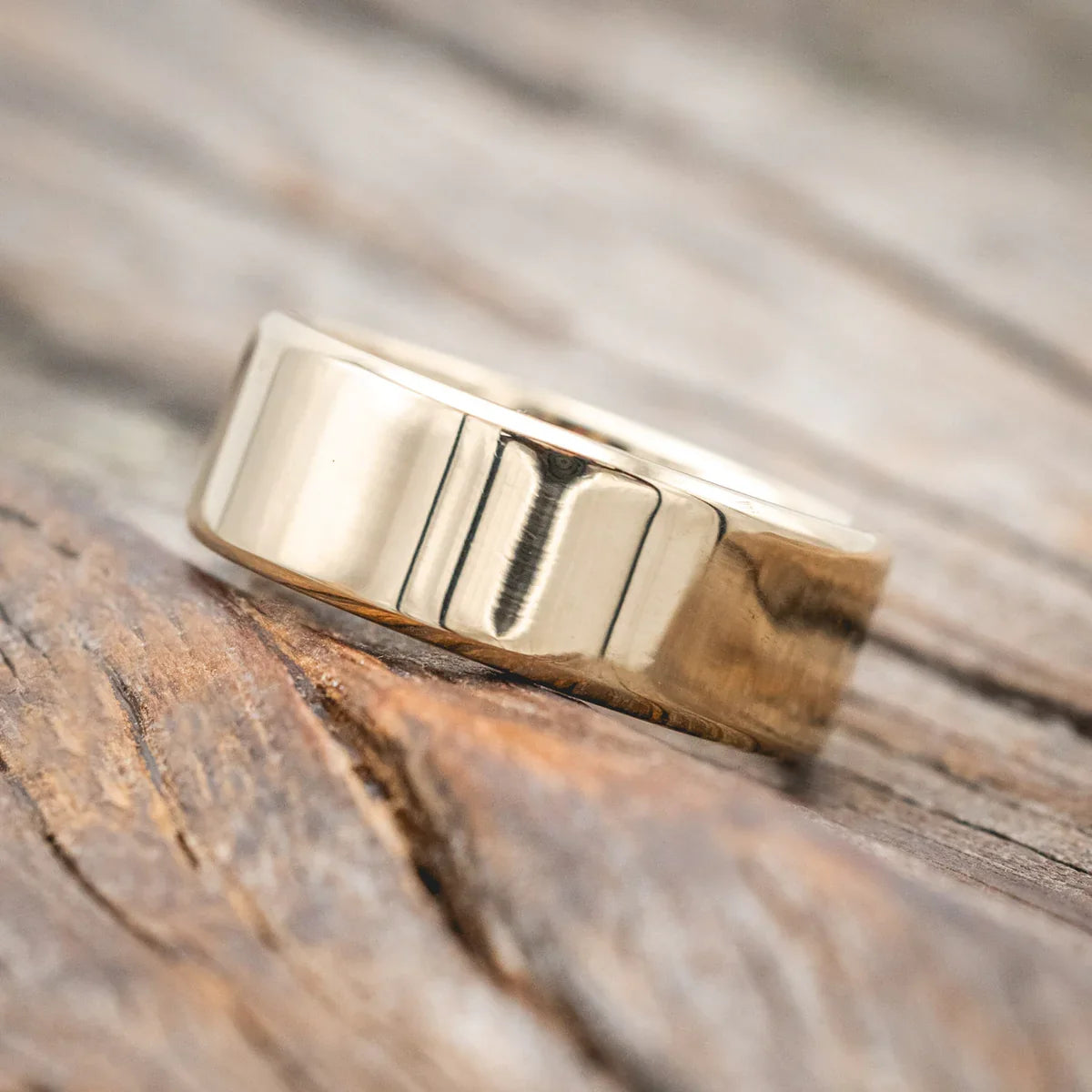 "Hyperion" - Crushed Moss Agate Lined Wedding Band - 14K Yellow Gold (8mm) - Size 11