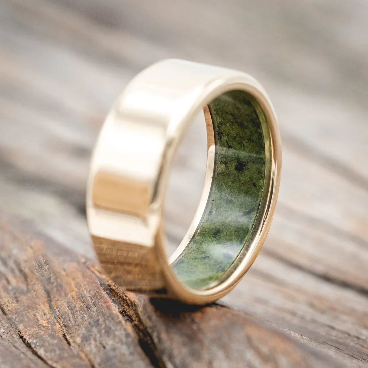 "Hyperion" - Crushed Moss Agate Lined Wedding Band - 14K Yellow Gold (8mm) - Size 11