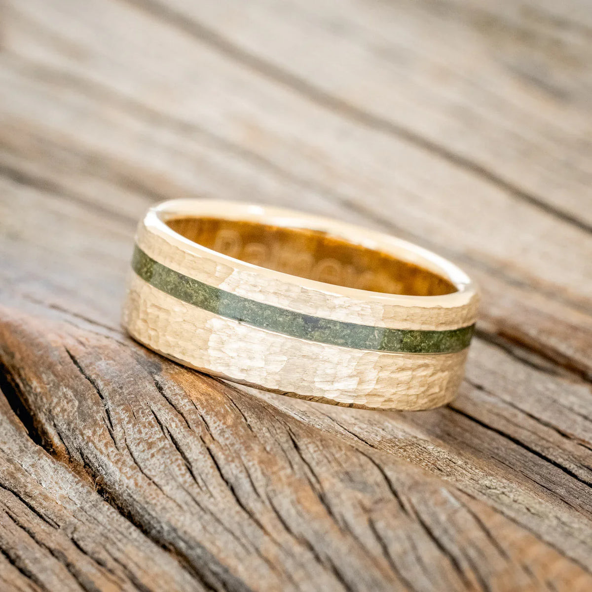 "Vertigo" - Wedding Band With Natural Moss Inlay Featuring A Hammered Band- 14K Yellow Gold - Size 11