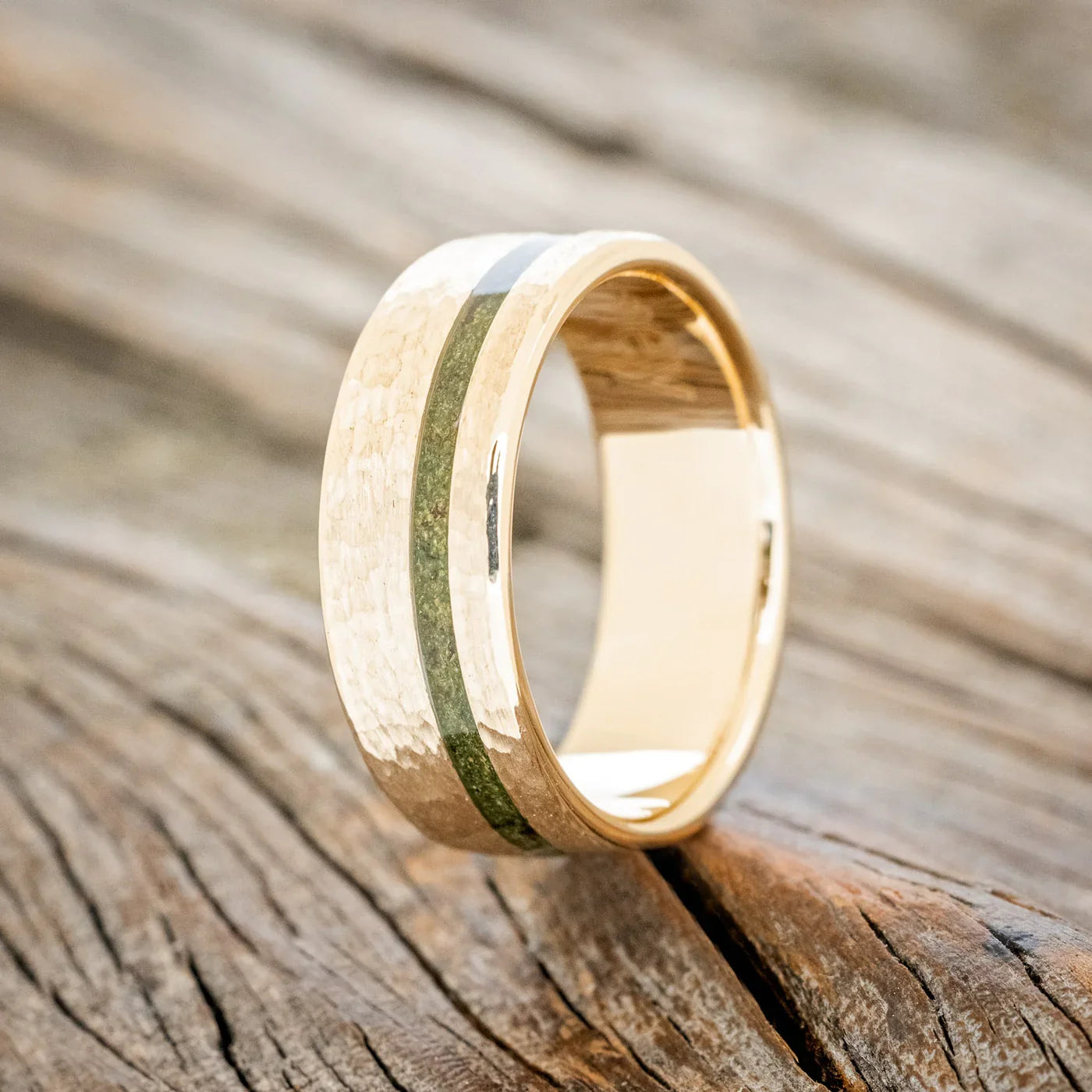 "Vertigo" - Wedding Band With Natural Moss Inlay Featuring A Hammered Band- 14K Yellow Gold - Size 11