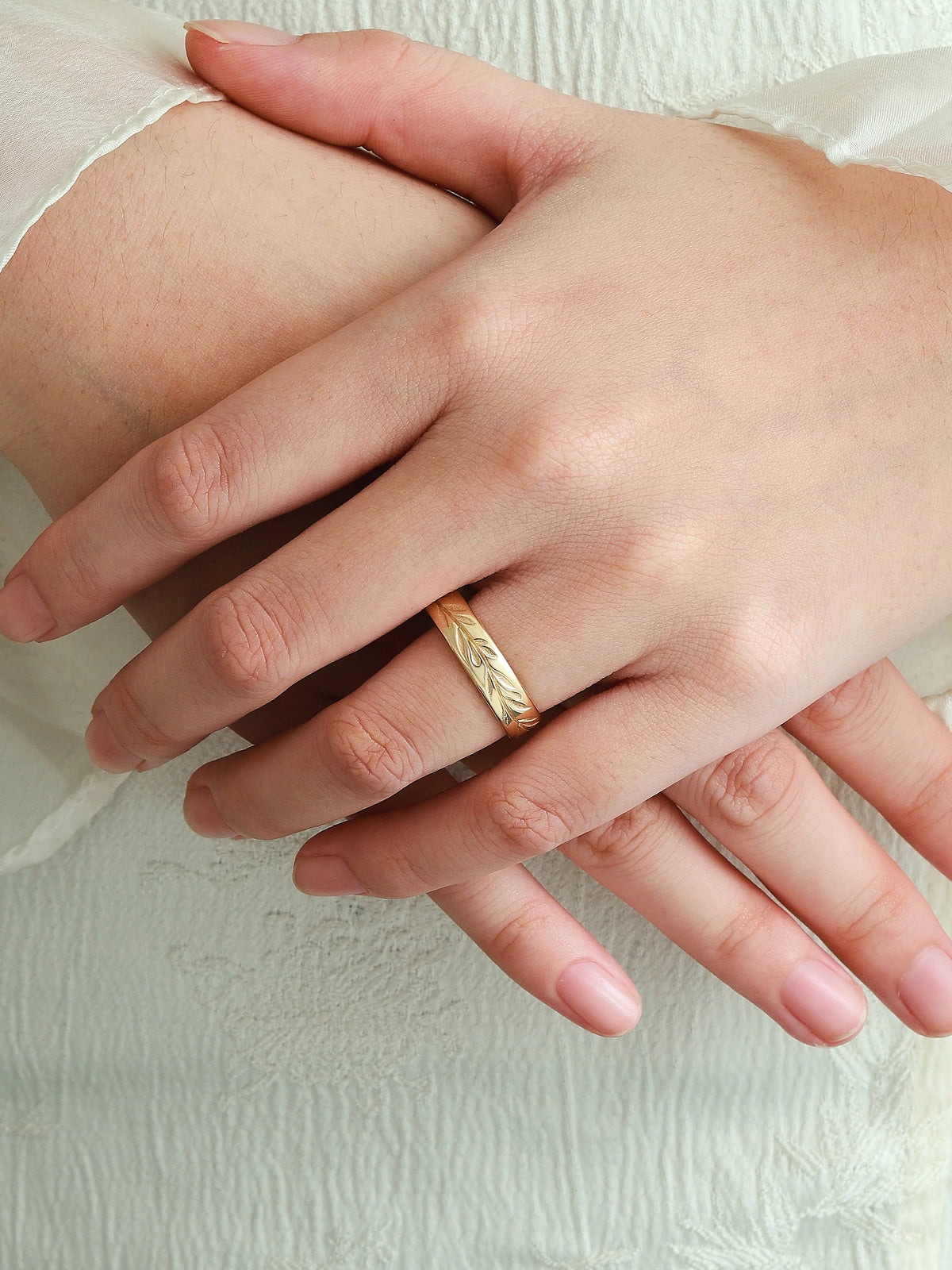 Elongated Leaf-Inspired Men’s Wedding Band