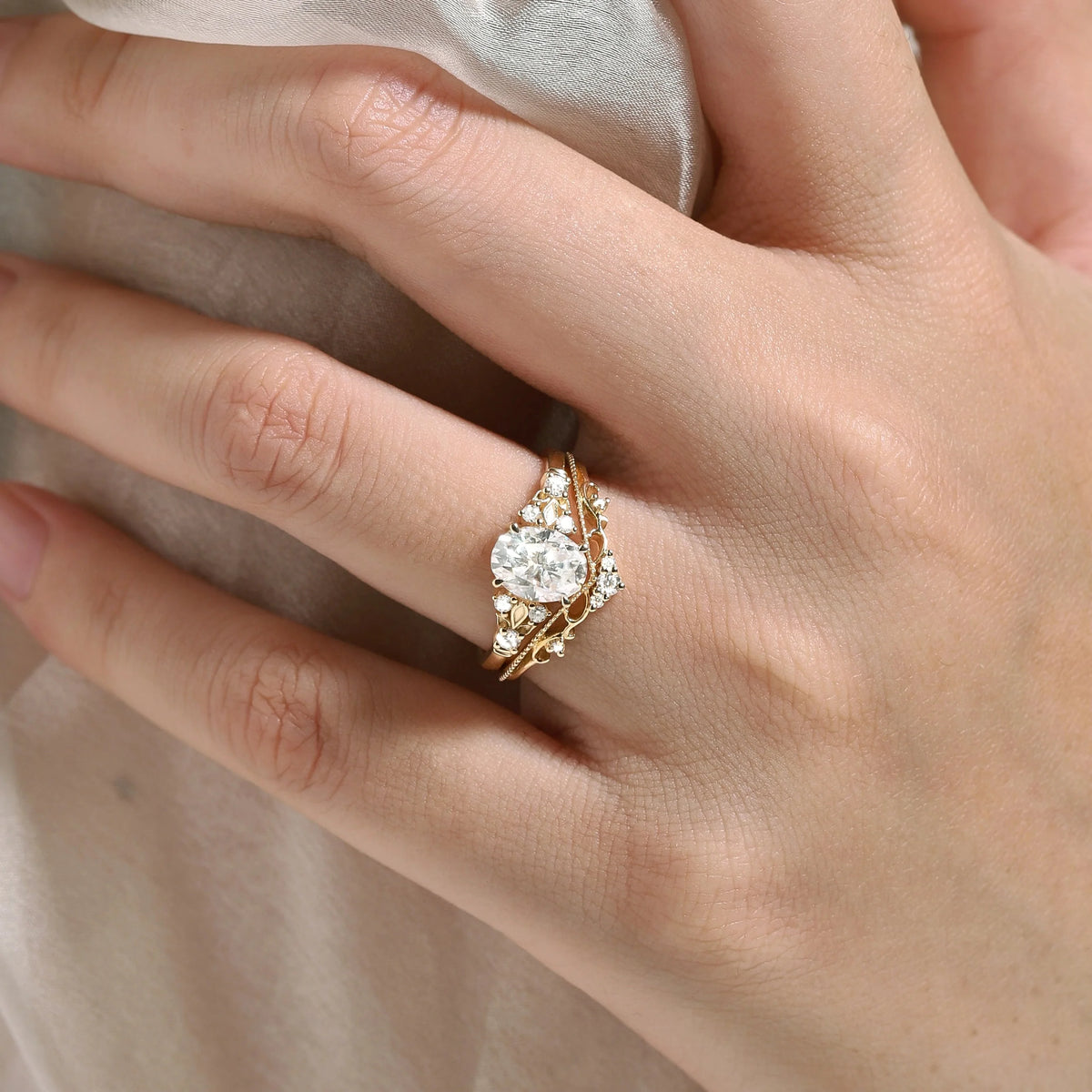 Oval Moissanite Engagement Ring Curved Wedding Band 2pcs