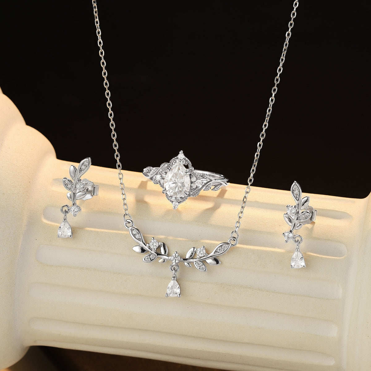 Leaf Motif Jewelry Sets – Elegant Ring, Stud Earrings & Necklace