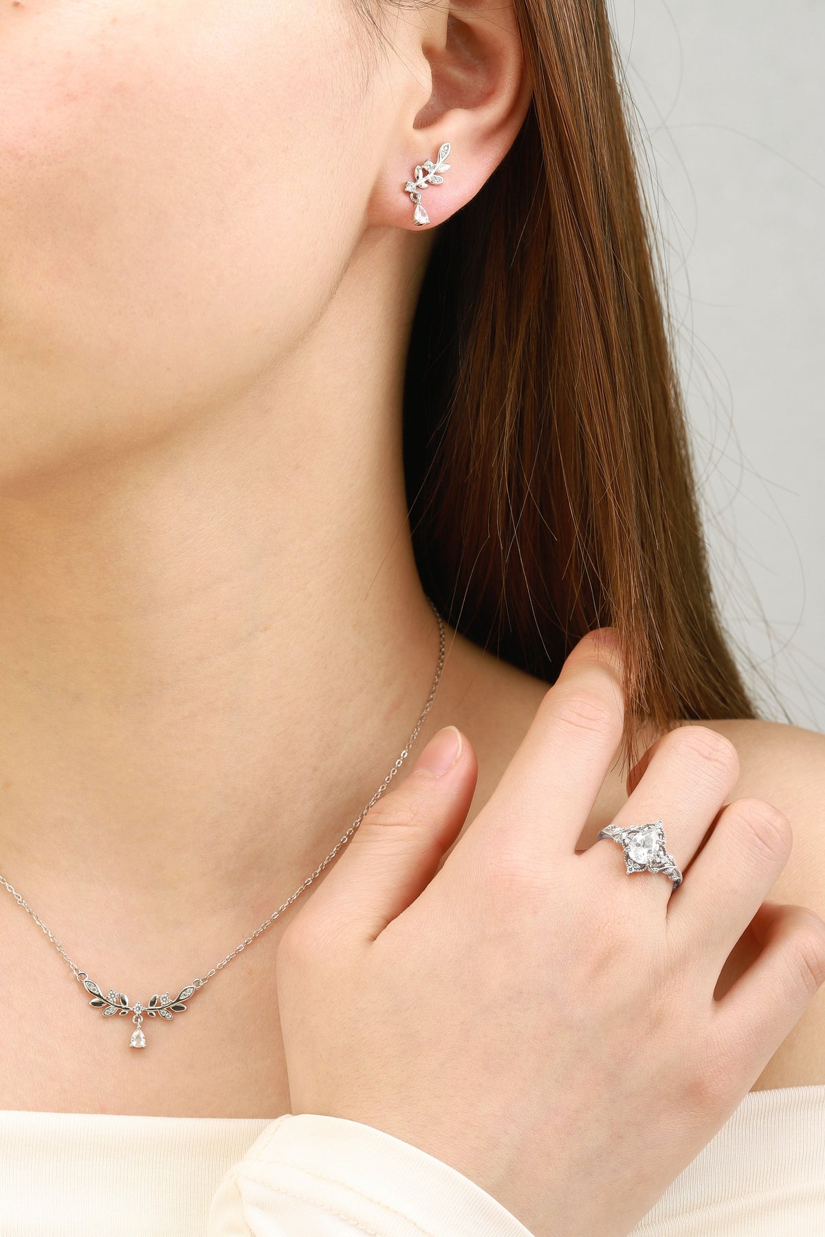 Leaf Motif Jewelry Sets – Elegant Ring, Stud Earrings & Necklace