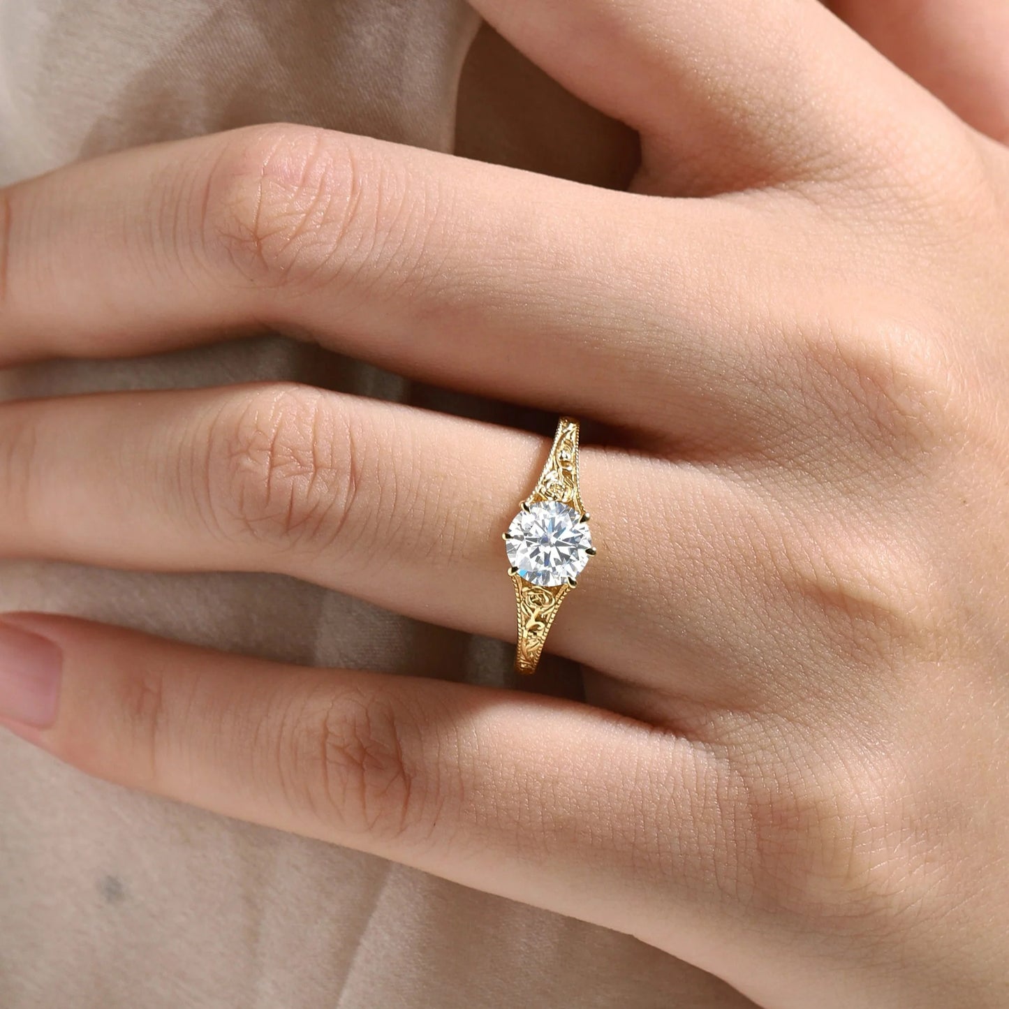 Round Cut Moissanite Vintage Engagement Ring With Rose