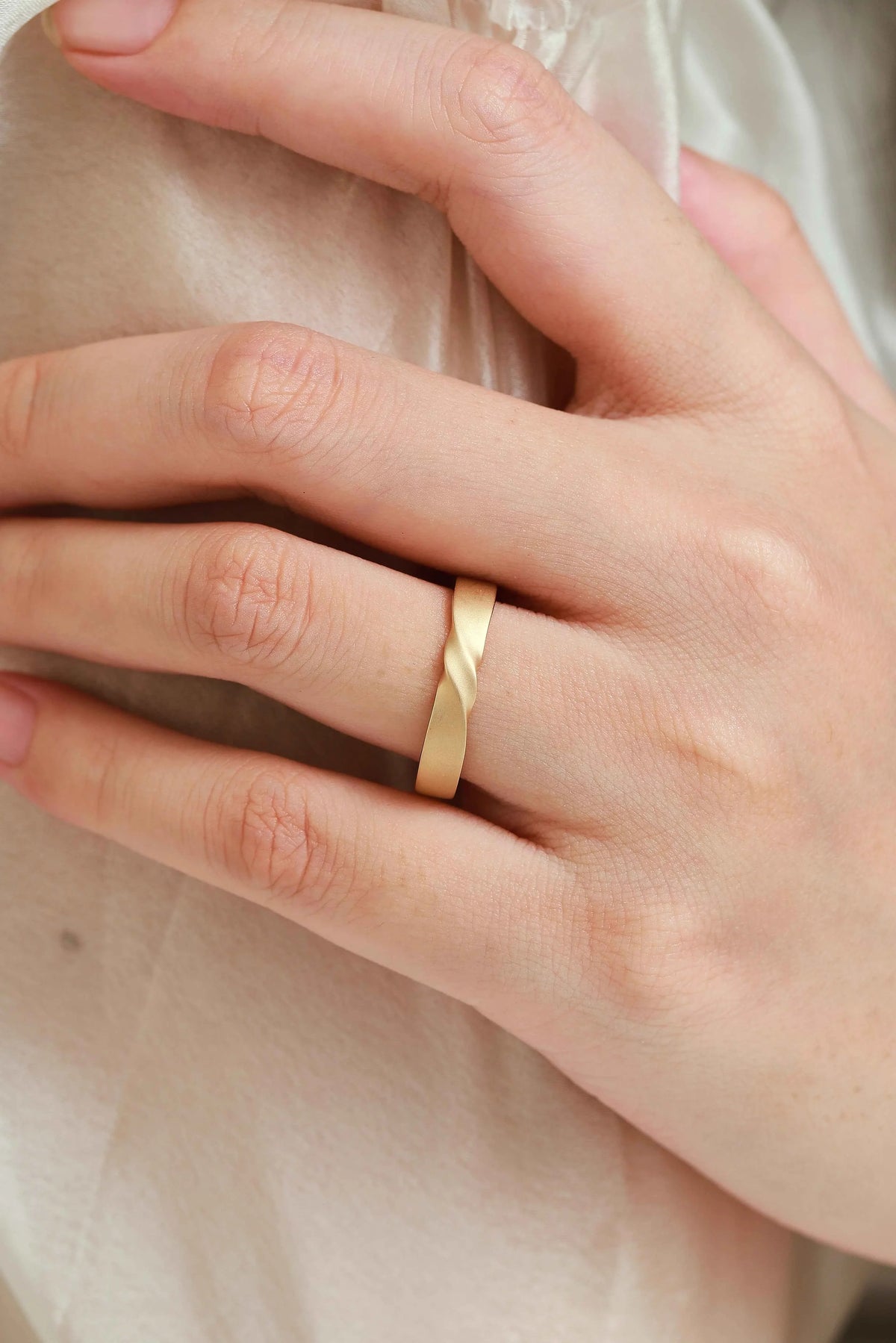 Mens Leaf Wedding Band – Rose & Leaf Engraved Ring for Him