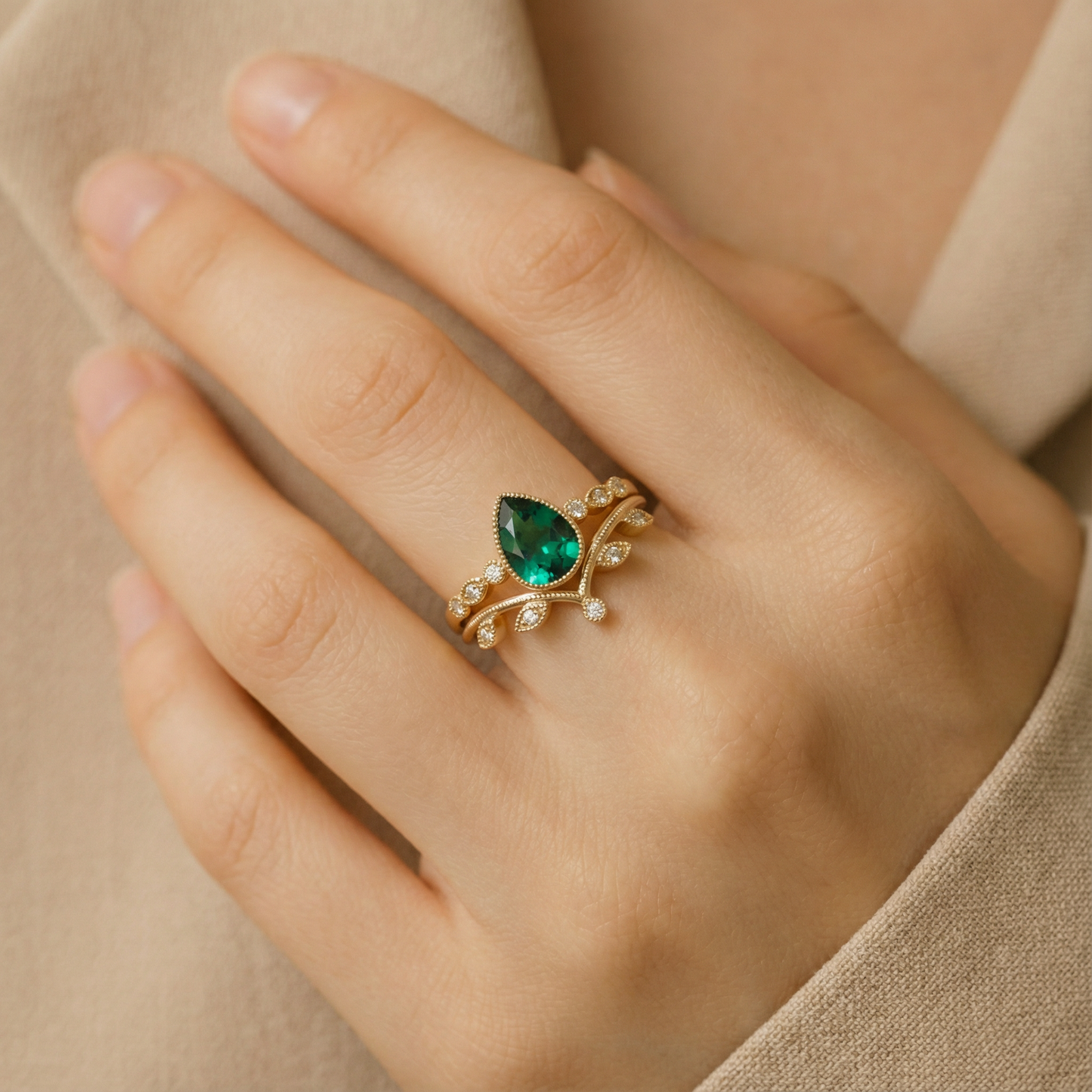 Vera's Grace | Classic Vine Pear Emerald Bridal Set 2pcs