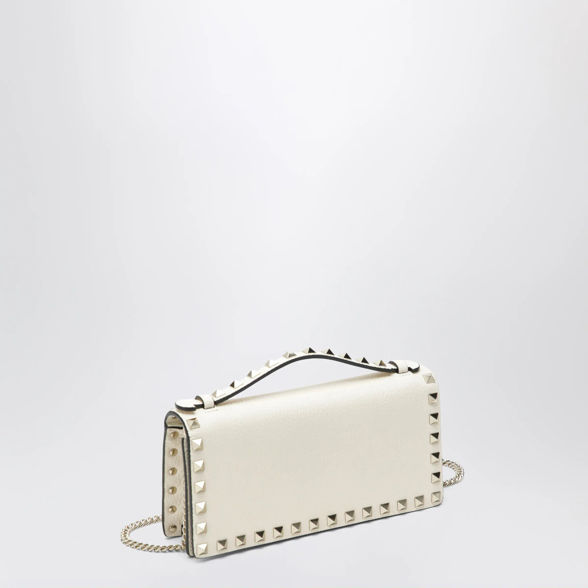 Valentino Garavani - Rockstud chain wallet in grained calfskin, light ivory