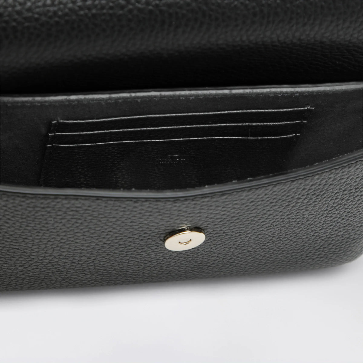Valentino Garavani - Rockstud pouch in grained calfskin leather, black