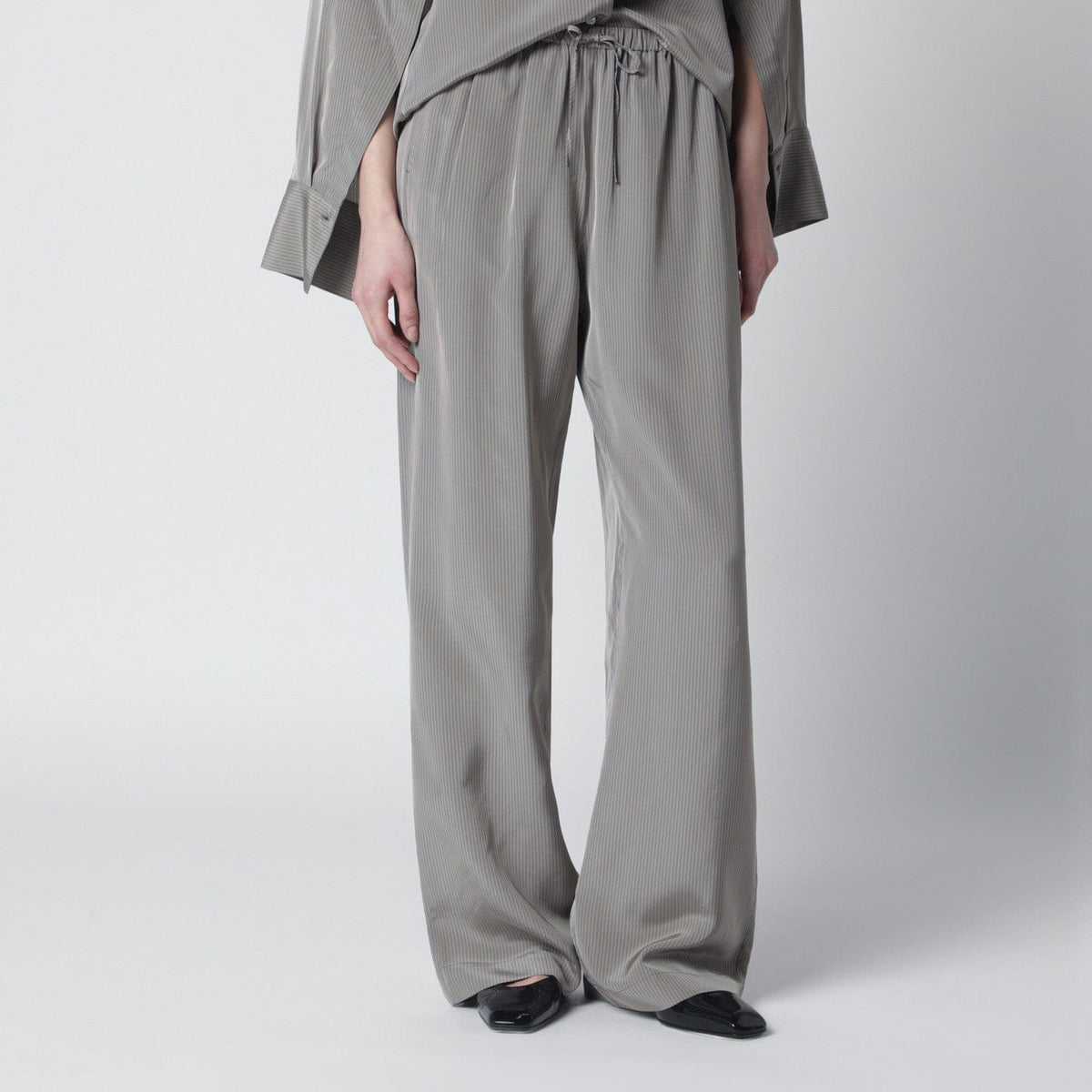 Róhe - Light grey wide striped trousers