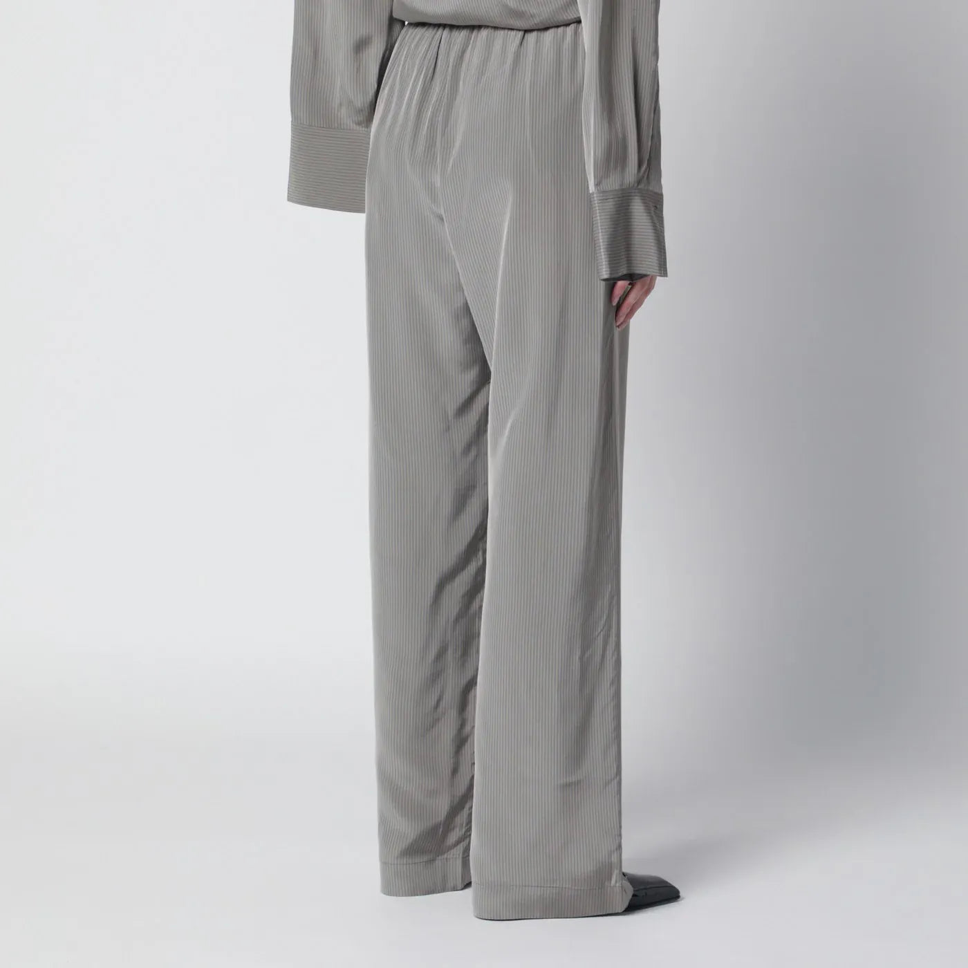 Róhe - Light grey wide striped trousers