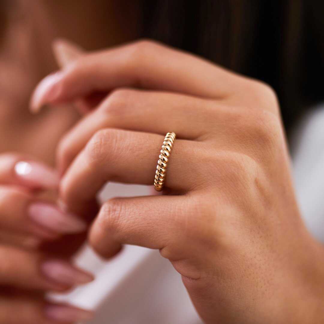 Croissant Ring in 14k Gold