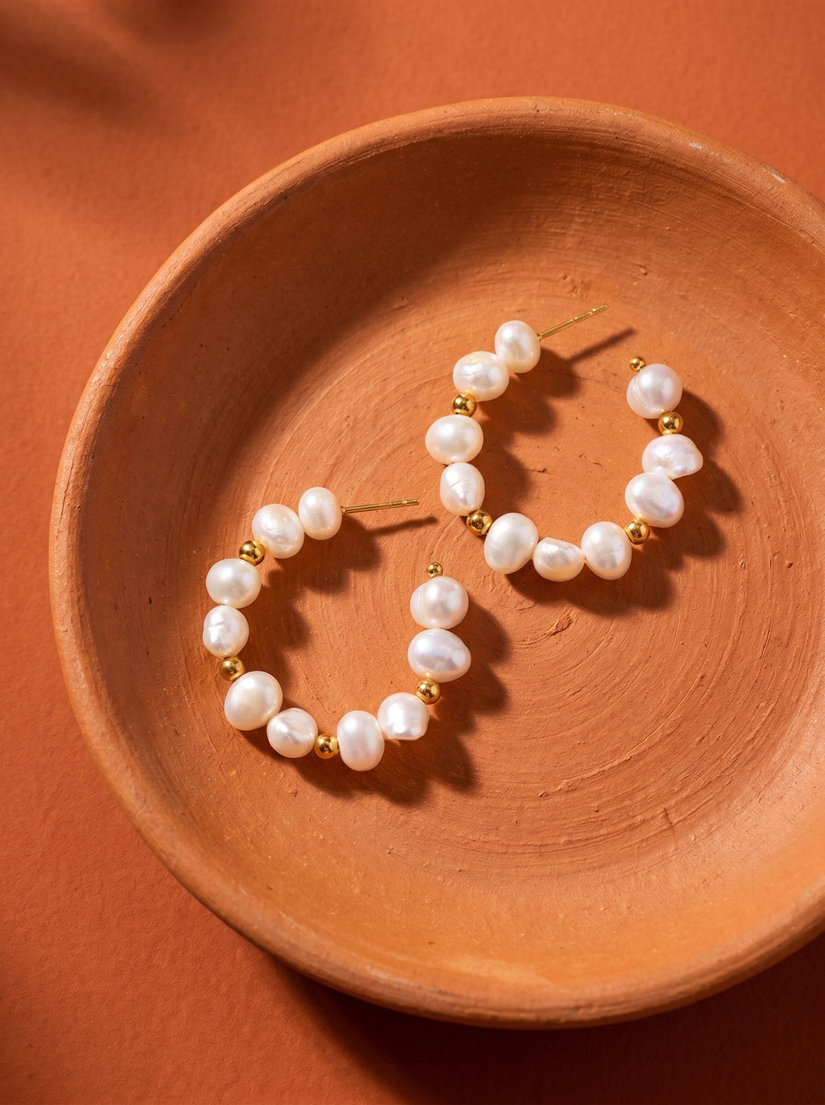 Créoles Vendôme | Perles d'Eau Douce Baroques & Or 18k – Univers Parisienne Chic