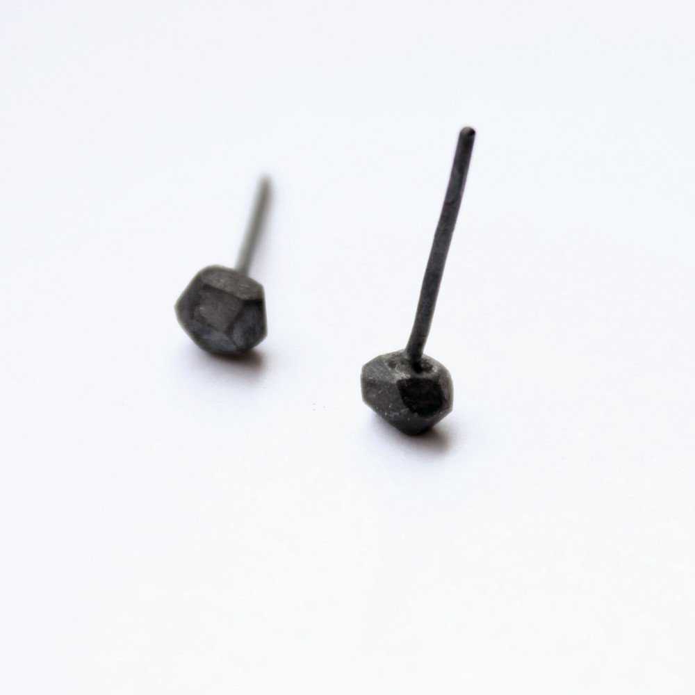 BLACK ROCKS EARRINGS